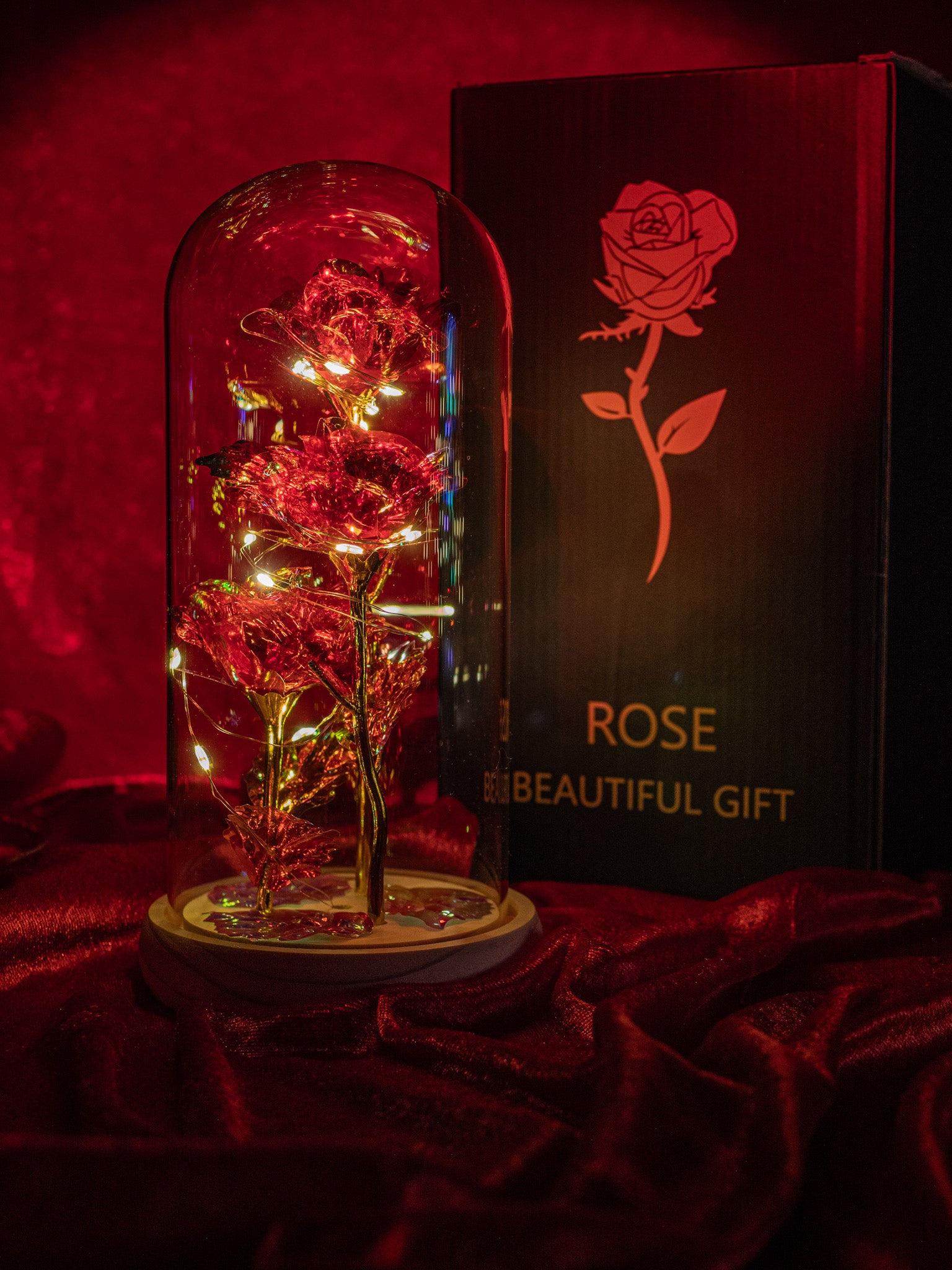 Kryształowe czerwone trio na jasnej podstawie